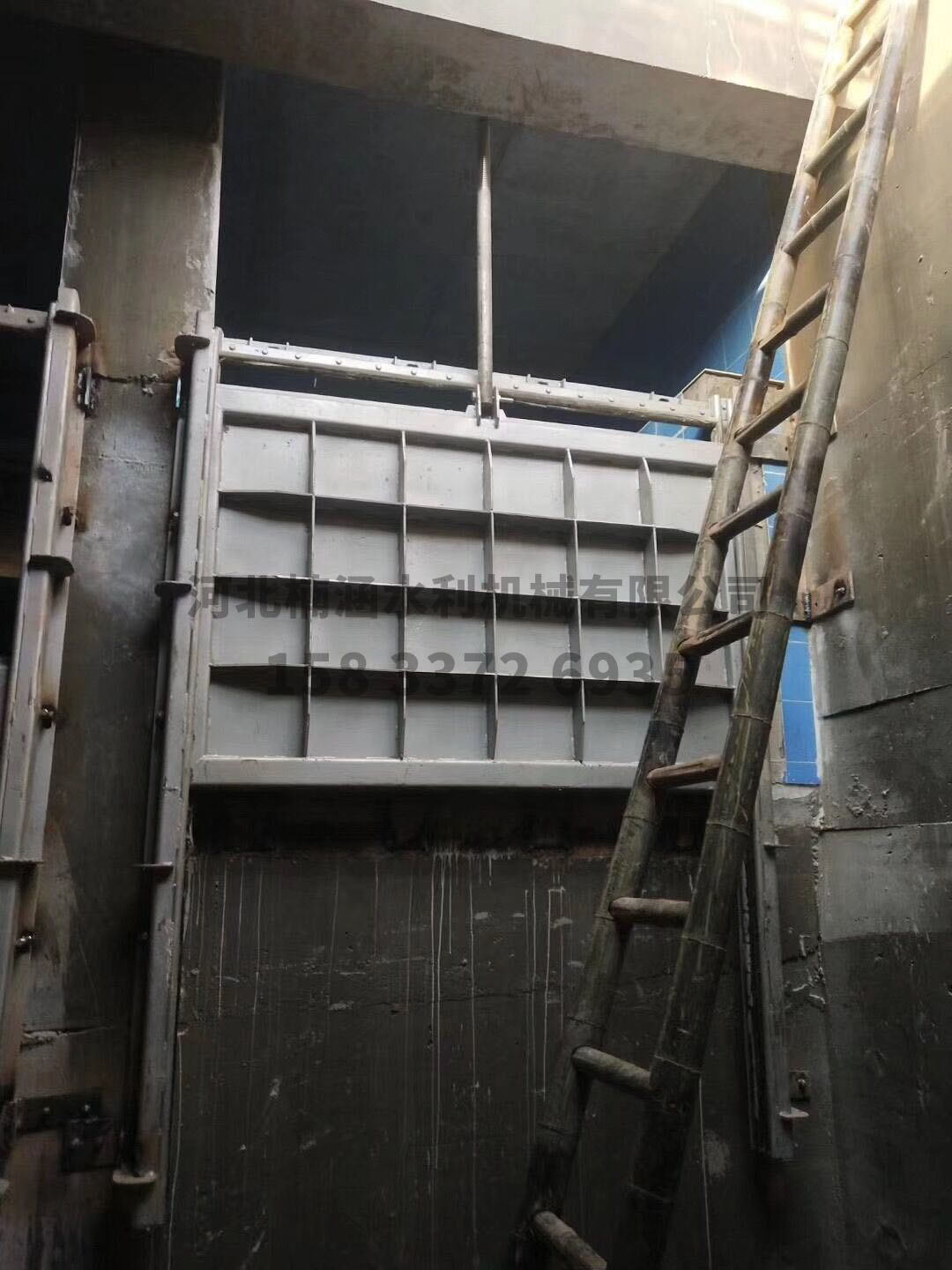 不銹鋼調節(jié)堰門